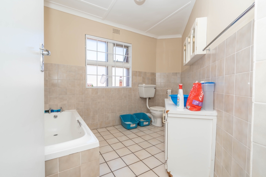 8 Bedroom Property for Sale in Middedorp Western Cape